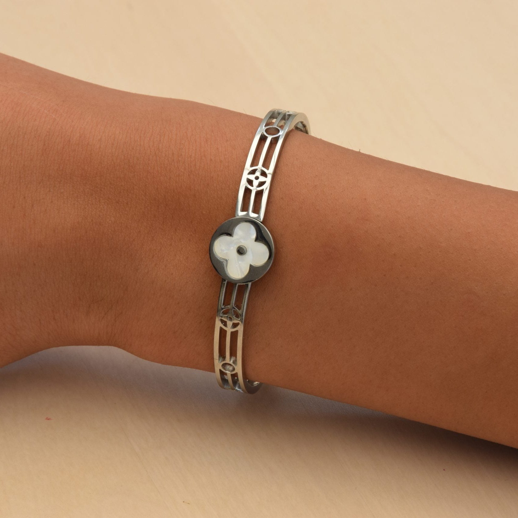 Brățară Trifoi Alb Elegant Argintie