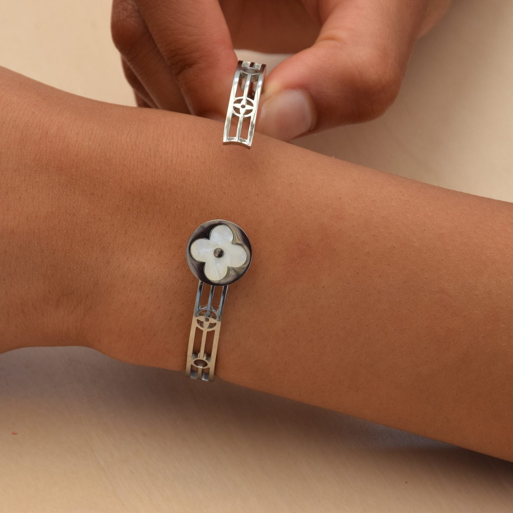 Brățară Trifoi Alb Elegant Argintie