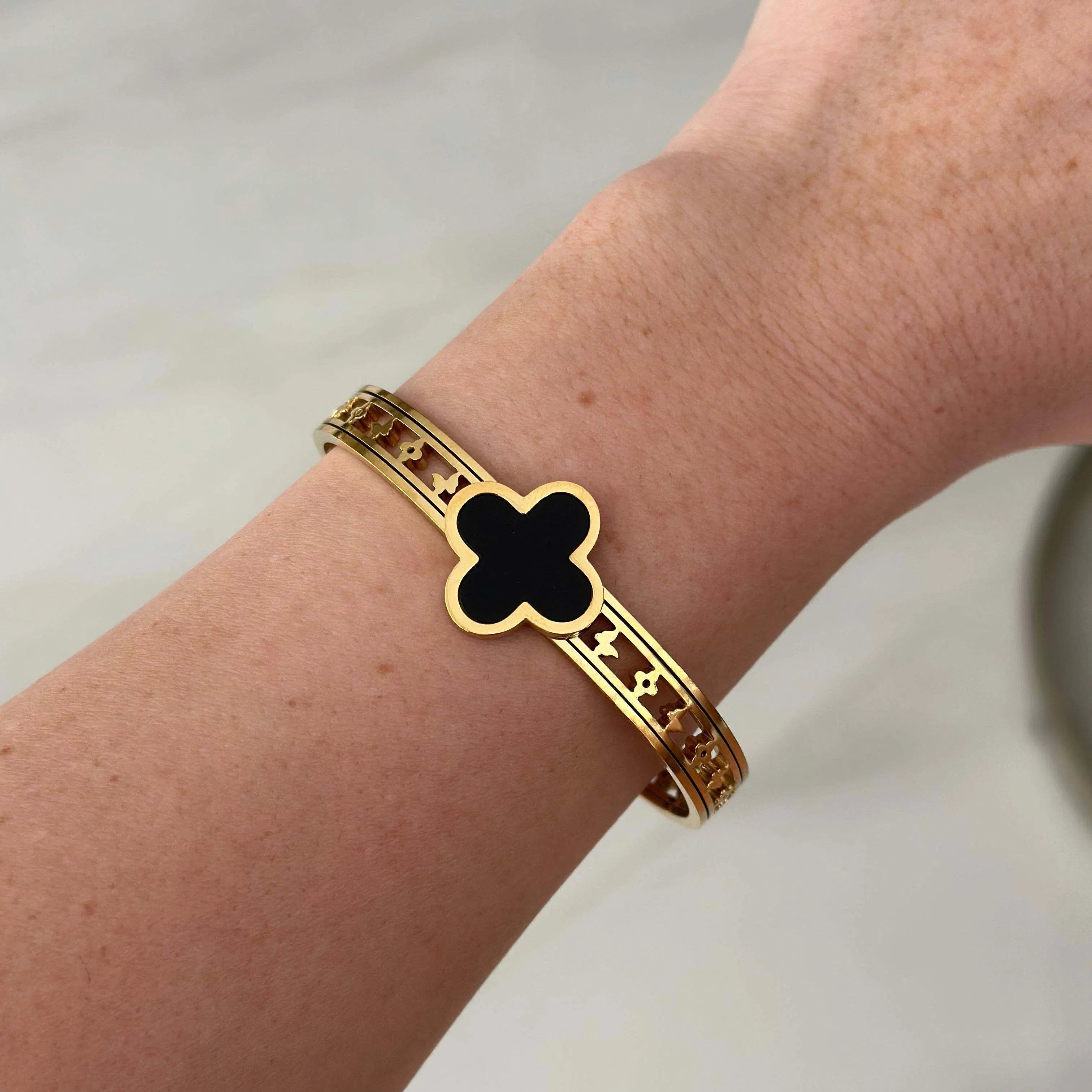 Brățară Aurie cu Trifoi Negru